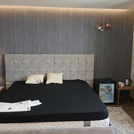 Full Moon Hotel *
